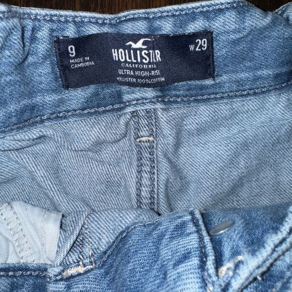Abercrombie andโFitch/ Hollister Blue Jean Shorts with Paper-Bag Waist - Picture 2 of 7